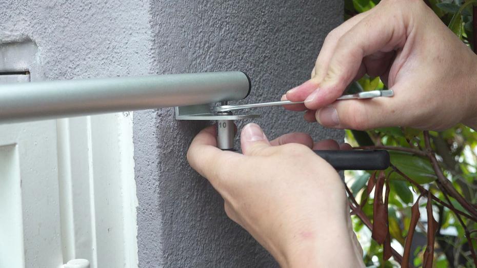 Montagebeispiel Variante 2 - Wandmontage bei einseitig liegenden Torbändern